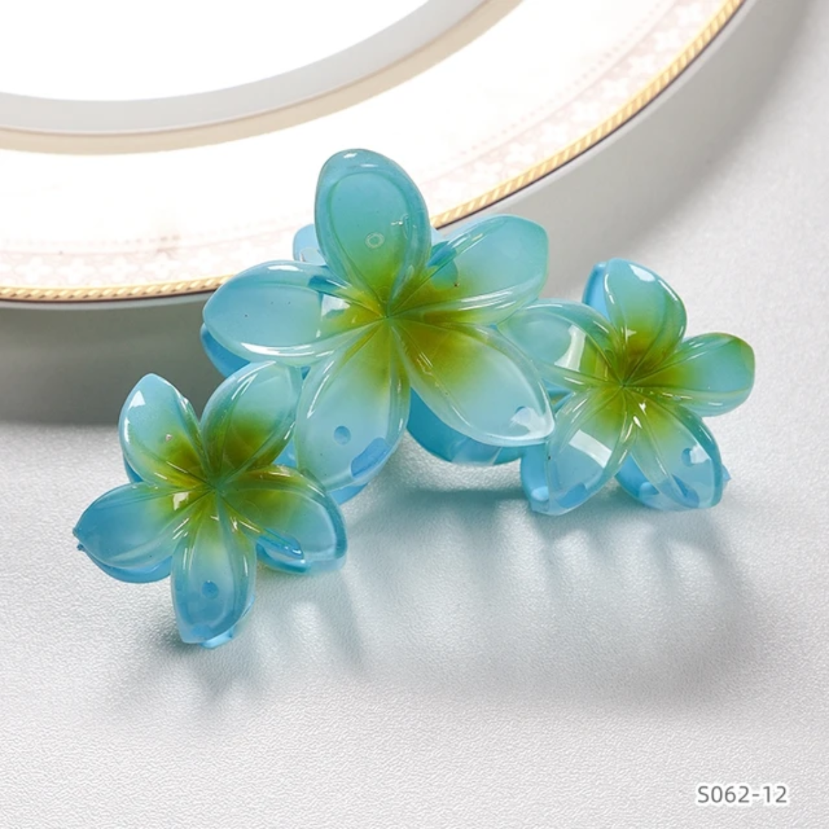 Flower Hair Claw clips. "Blue"